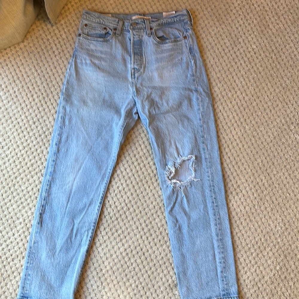 Levi’s WedgieStraight Size 28 light wash. Like new .